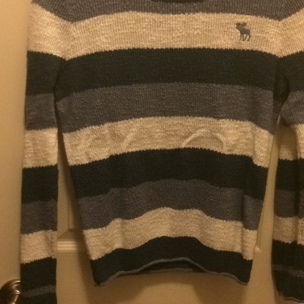 Abercrombie blue and white beautiful sweater